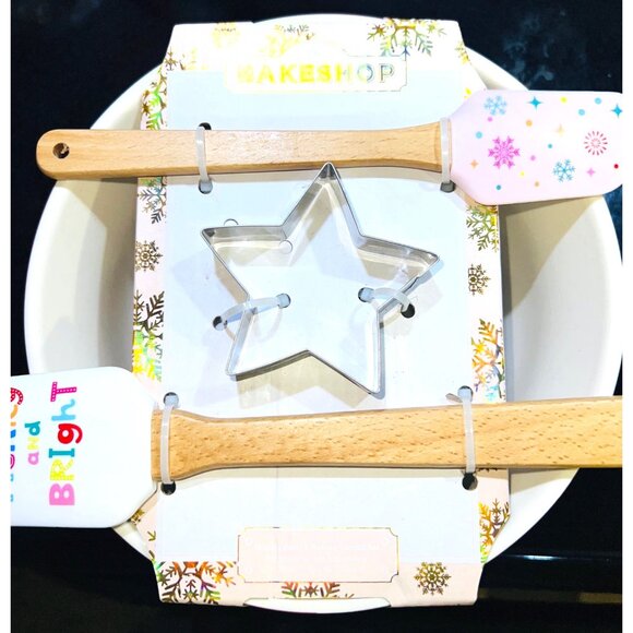 Bakeshop Holiday Mixing Bowl Set With Spatulas & Star Cookie Cutter - Picture 2 of 2